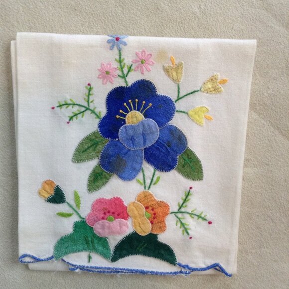 VTG MCM Hand Embroidered Appliqued (2) Guest Towels. 15x20" Floral, kitchy, Cute - Picture 2 of 2